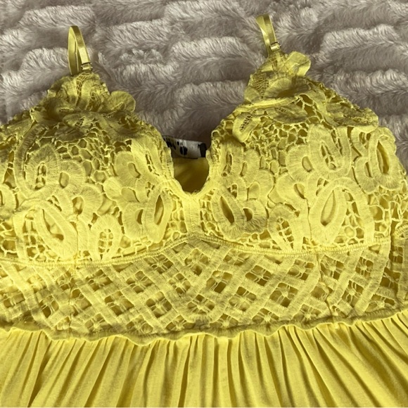 Blue B Collection Women’s Size L Top Yellow Eyelet Lace Flowy Boho Padded - Picture 5 of 10